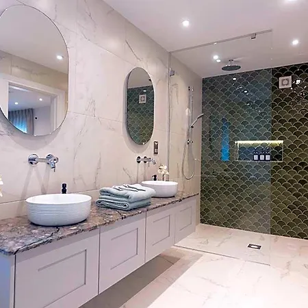 Hotel The Forest At Mount Congreve Gardens *